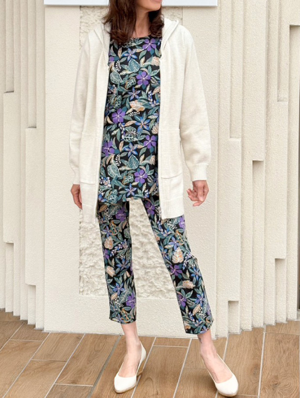 ラメ混長袖ニットカーディガン×フレンチスリーブチュニック×スリット入9分丈パンツ