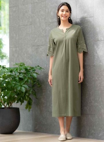 刺しゅう6分袖ワンピース¥22,880