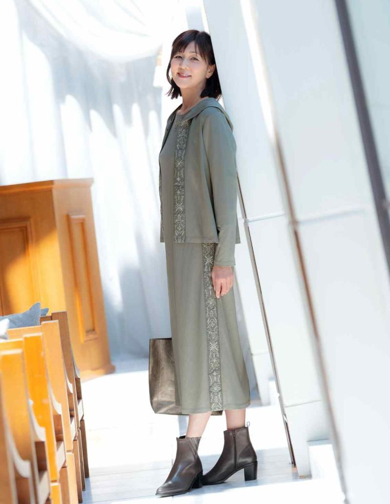 三浦りさ子★SPORTIFFスポーティフ長袖カットソーワンピース2★フラワー柄M 三浦りさ子さんが着こなす【夏の新作】ペイズリー＆花柄で涼やかに。